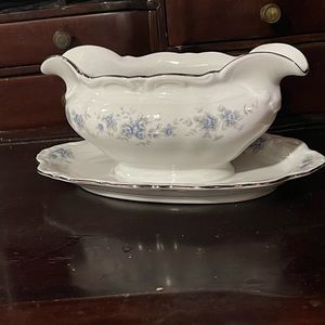 Wintering Renaissance II Gravy Bowl with Attached Plate